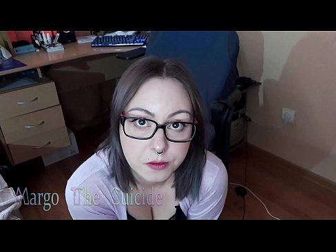 ❤️ Seksi djevojka s naočalama duboko siše dildo na kameri ❤️ Porno video kod nas ❌️