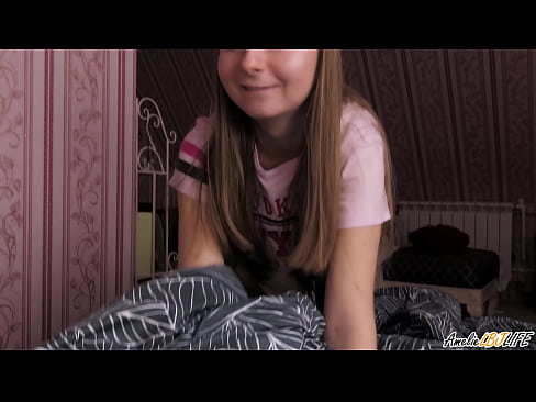 ❤️ Blondie duboko siše svoju drugu prijateljicu i dobiva spermu u usta ❤️ Porno video kod nas ❌️